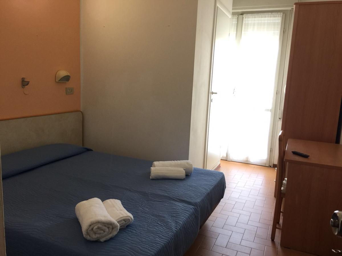 Hotel Bacco Римини Экстерьер фото